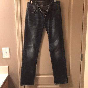 American Eagle Slim Straight 28 natural distressed